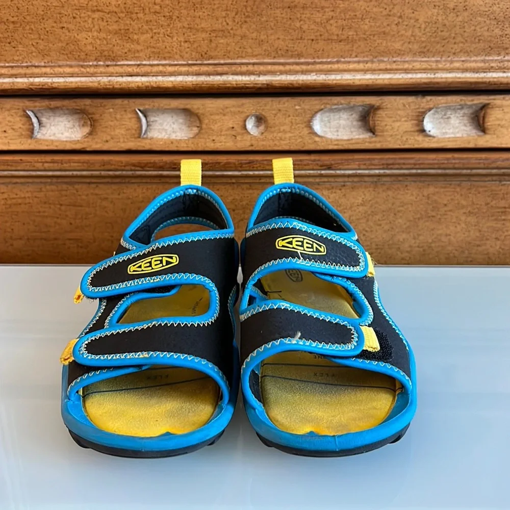 Keen Blue Black Knotch Creek Open Toe Water Shoes Sandals Boys 13 EUC